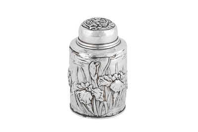 Lot 242 - A late 19th / early 20th century Japanese silver tea caddy, Yokohama circa 1900