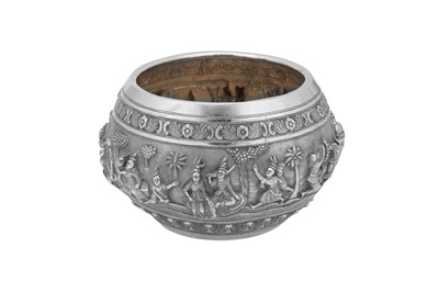 Lot 114 - A large late 19th / early 20th century Anglo - Indian unmarked silver bowl, Lucknow circa 1900