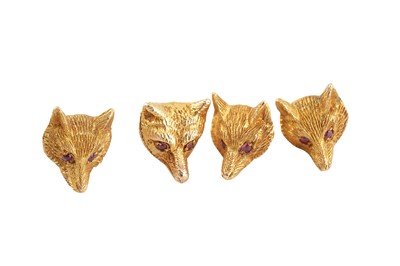 Lot 31 - A SET OF SHIRT STUDS
