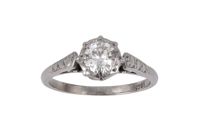 Lot 246 - A DIAMOND SINGLE-STONE RING