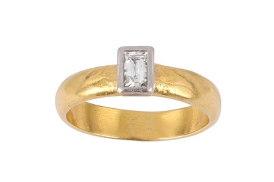 Lot 226 - A DIAMOND SINGLE-STONE RING