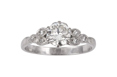 Lot 237 - A DIAMOND RING