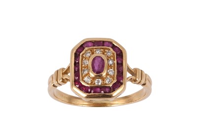 Lot 228 - A RUBY AND DIAMOND RING