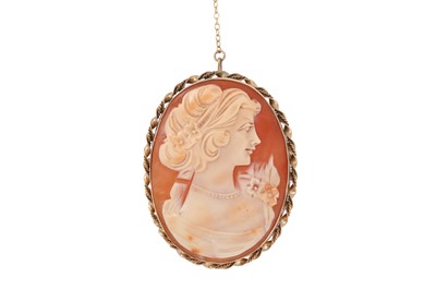 Lot 205 - A CONTEMPORARY SHELL CAMEO BROOCH