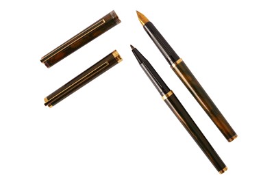 Lot 114 - A FRENCH S.T. DUPONT LAQUE DE CHINE FOUNTAIN PEN AND BALLPOINT PEN