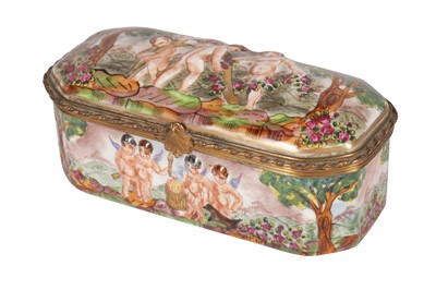 Lot 220 - A 20TH CENTURY ITALIAN NAPLES PORCELAIN CASKET