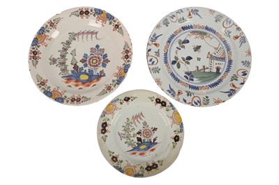 Lot 218 - A PAIR OF GEORGE III DELFT FAZAKERLY CHARGERS