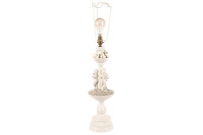 Lot 123 - A SITZENDORF STYLE WHITE GLAZED PORCELAIN LAMP BASE, LATE 19TH/EARLY 20TH CENTURY