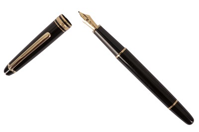 Lot 276 - A GERMAN MONTBLANC MEISTERSTUCK FOUNTAIN PEN
