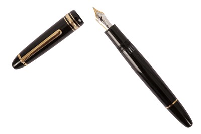 Lot 261 - A GERMAN MONTBLANC MEISTERSTUCK 'LE GRAND' FOUNTAIN PEN