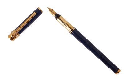 Lot 115 - A FRENCH MUST DE CARTIER BLUE LACQUER FOUNTAIN PEN