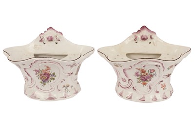 Lot 133 - A NEAR PAIR OF CHELSEA PORCELAIN BOUGH POTS, CIRCA 1758-1760