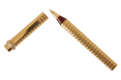 Lot 273 - A FRENCH MUST DE CARTIER GOLD PLATED FOUNTAIN PEN