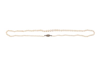 Lot 238 - A GRADUATED PEARL NECKLACE