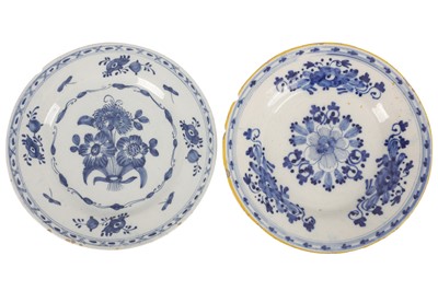 Lot 126 - TWO SMALL DELFTWARE POTTERY PLATES, CIRCA 1780-1800