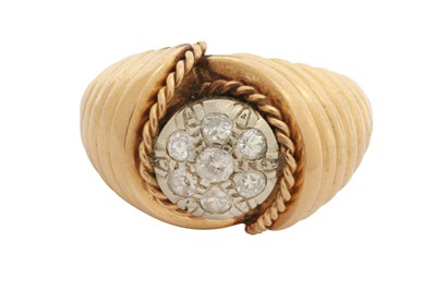 Lot 78 - A diamond dress ring