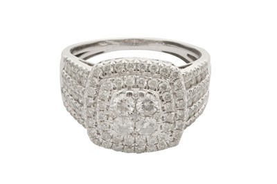 Lot 143 - A diamond cluster ring