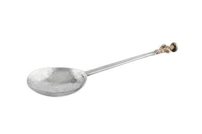Lot 427 - A Commonwealth provincial West Country silver apostle spoon, Exeter dated 1653