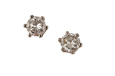 Lot 101 - A PAIR OF DIAMOND EARSTUDS