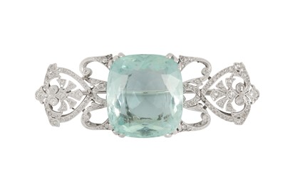 Lot 63 - An Edwardian aquamarine and diamond brooch