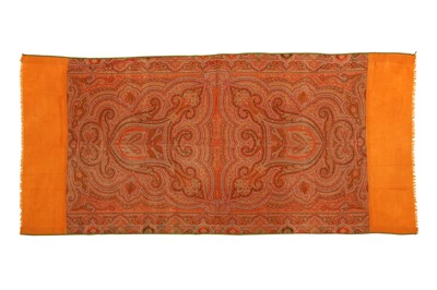 Lot 800 - A PAISLEY SHAWL