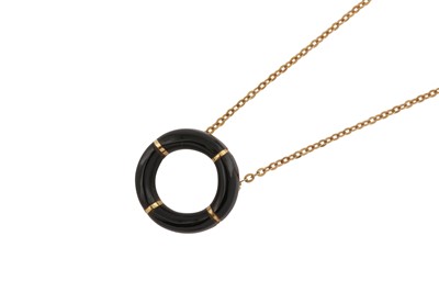 Lot 112 - An onyx pendant