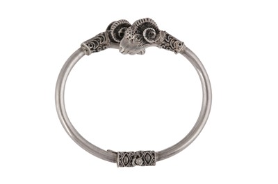 Lot 104 - A BANGLE