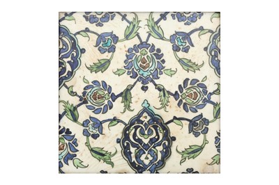Lot 651 - AN OTTOMAN DAMASCUS POTTERY TILE WITH A LOTUS AND ARABESQUE MOTIF