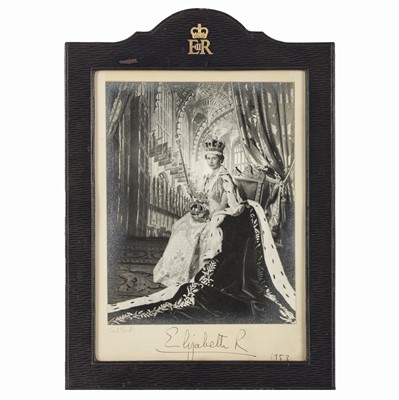 Lot 321 - Elizabeth II, Queen of England