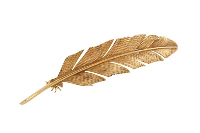 Lot 102 - A feather brooch