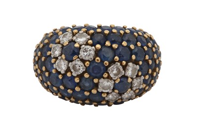 Lot 71 - A sapphire and diamond bombé ring