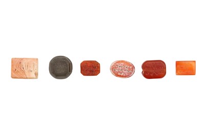 Lot 432 - SIX SMALL HARDSTONE INTAGLIO KUFIC SEALS