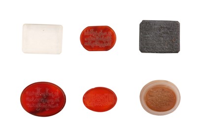 Lot 433 - SIX SMALL HARDSTONE INTAGLIO KUFIC SEALS
