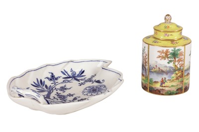 Lot 206 - A 19TH CENTURY DRESDEN PORCELAIN TEA CADDY AND A MEISSEN LEAF DISH