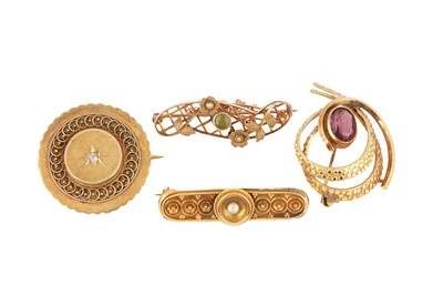 Lot 58 - A GROUP OF BROOCHES