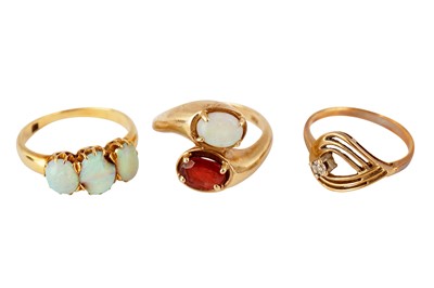 Lot 100 - THREE RINGS