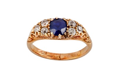 Lot 35 - A sapphire and diamond ring