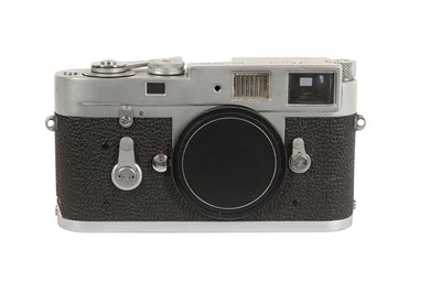 Lot 158 - A Leica M2 Rangefinder Camera Body