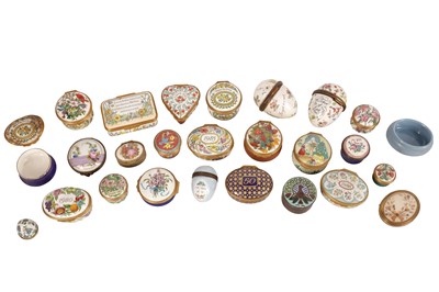 Lot 228 - A QUANTITY OF 20TH CENTURY HALCYON DAYS ENAMEL BOXES