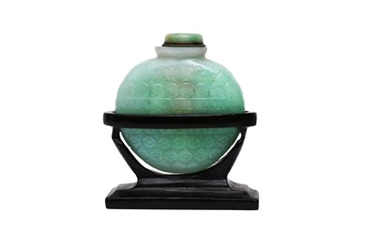 Lot 464 - A CHINESE APPLE-GREEN JADEITE SNUFF BOTTLE, STOPPER AND STAND