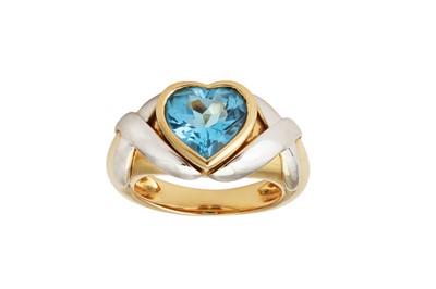 Lot 72 - A blue topaz ring