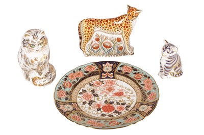 Lot 221 - FOUR ITEMS OF ROYAL CROWN DERBY