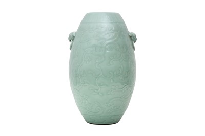 Lot 1380 - A LARGE CHINESE CELADON-GLAZED BARREL-SHAPED VASE.