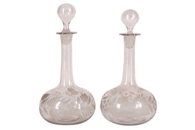Lot 198 - A PAIR OF 19TH CENTURY GLOBE AND SHAFT FORM DECANTERS