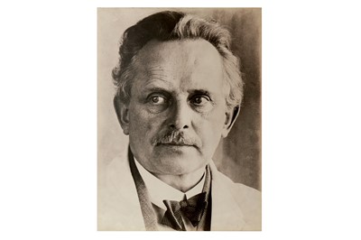 Lot 125 - Ernst Leitz (1871-1956)