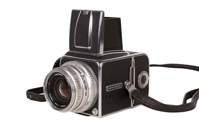 Lot 288 - A Hasselblad 500C/M Medium Format SLR Camera Outfit