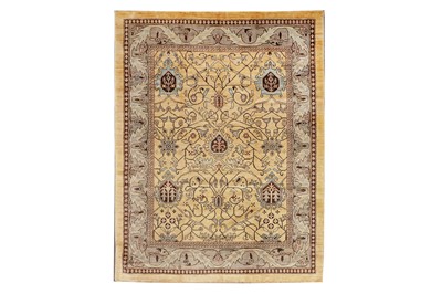 Lot 65 - AN ARTS & CRAFTS DESIGN CARPET