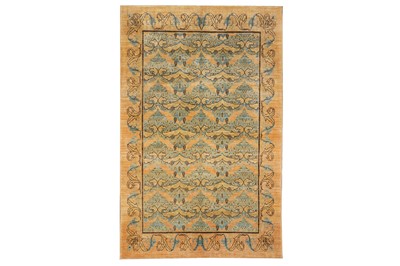 Lot 10 - AN ARTS & CRAFTS DESIGN CARPET