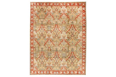 Lot 81 - AN ARTS & CRAFTS DESIGN CARPET
