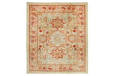 Lot 89 - AN ARTS & CRAFTS DESIGN CARPET